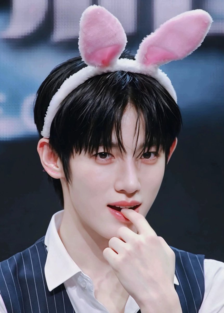 nadrkive7's tweet photo. Congratulations Kim Yoonsik for having the prettiest bunny on this planet 🐰🥹💕 https://t.co/wWlqfAeJg0