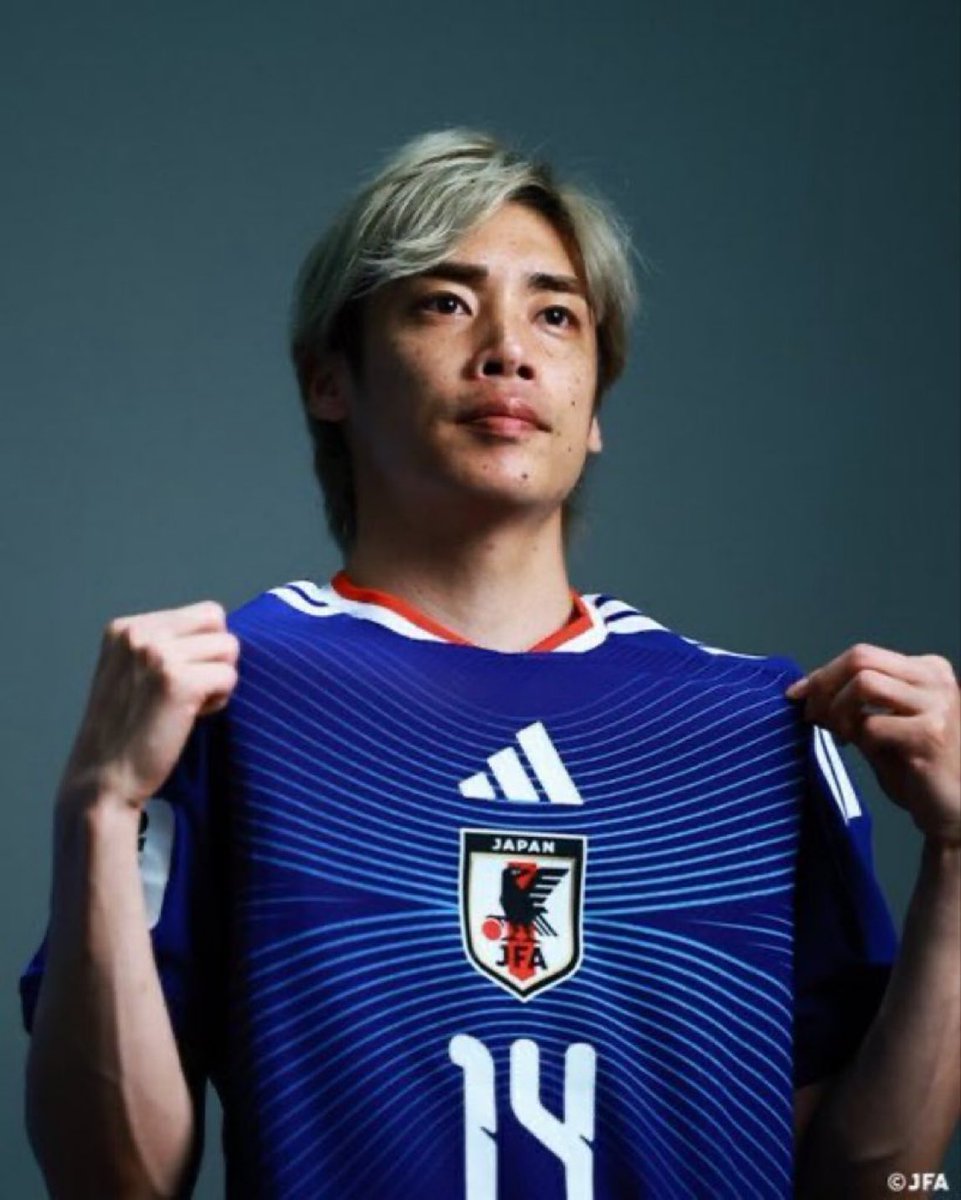 japanftbinfo's tweet photo. 日本代表歴代アシストランキング🔥🇯🇵

1位 伊東純也 29（75試合） ⬅️NEW‼️
2位 長友佑都 28（148試合）
　　遠藤保仁 28（152試合）

4位 中村俊輔 25（98試合）
5位 本田圭佑 23（98試合） https://t.co/yYrErYMrju