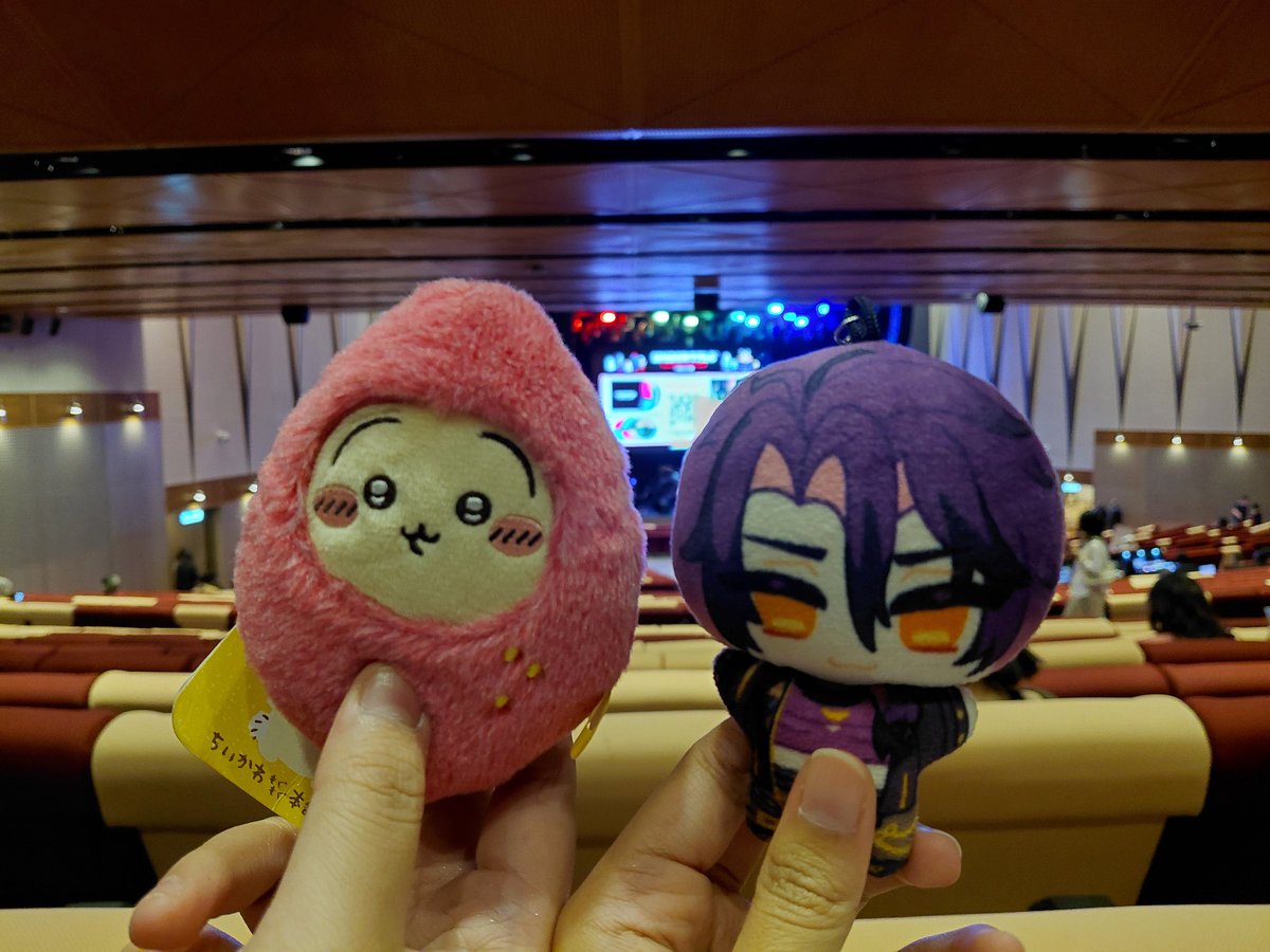 noamasugi's tweet photo. membawa kak bim nonton undertale symphony HAHAHA. https://t.co/ytqL9QOsCE