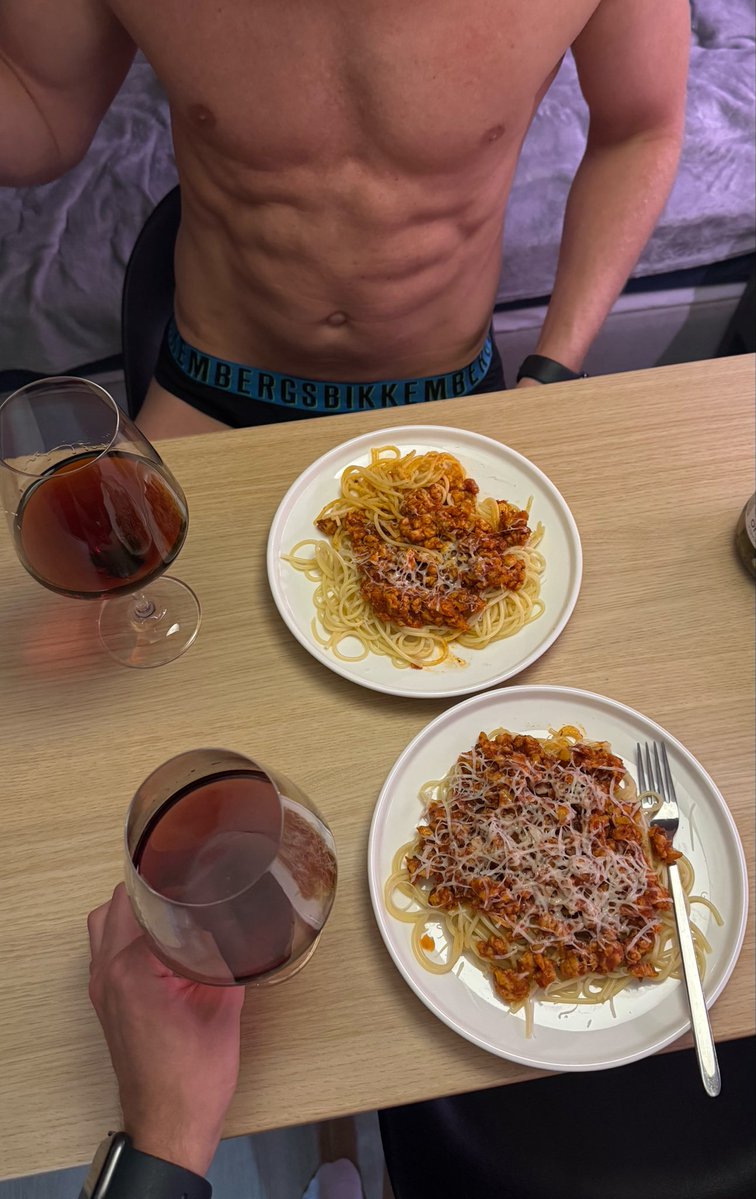 forgiveyourlust's tweet photo. dinner with husband https://t.co/xNV9RlKF7b