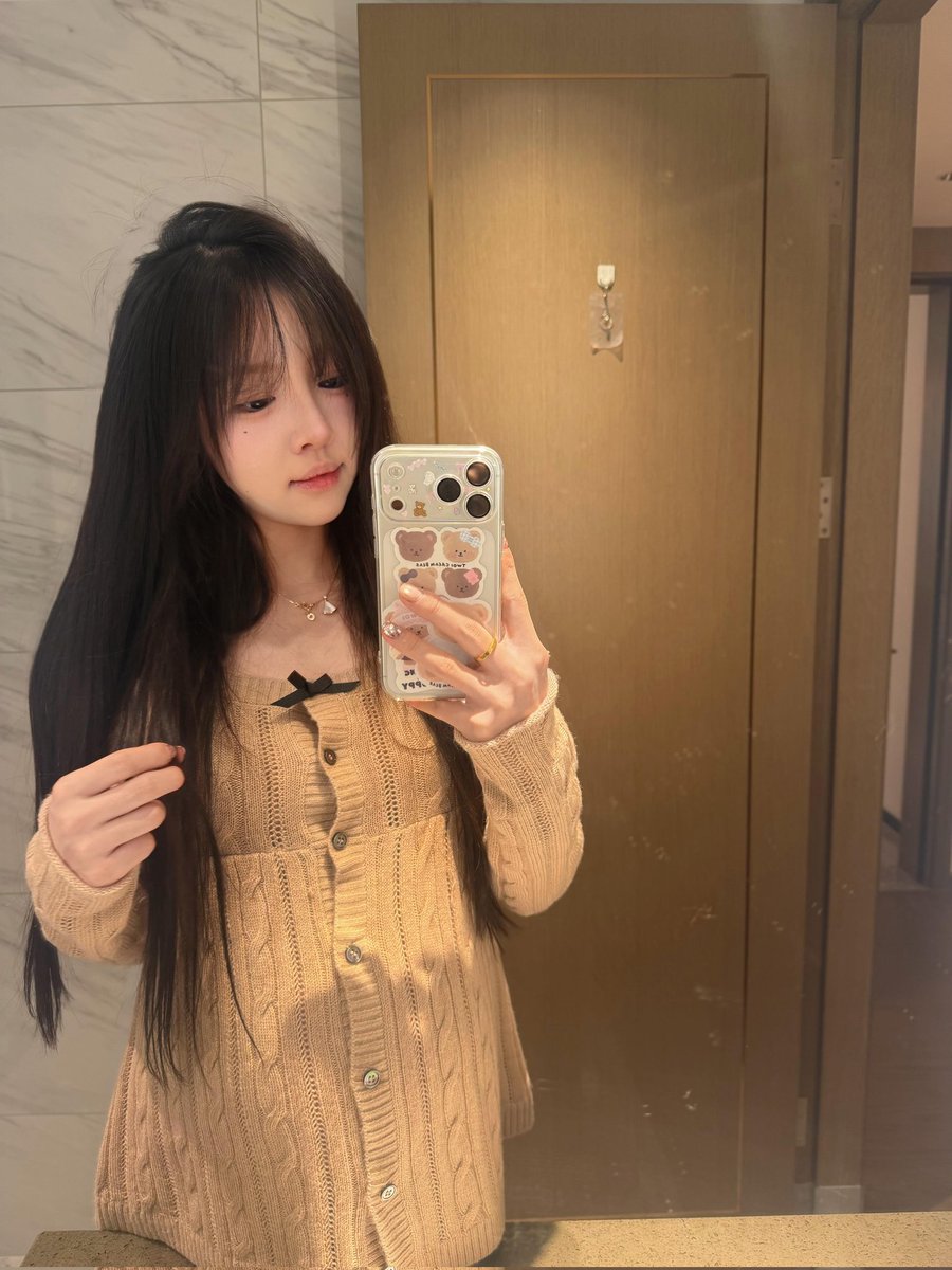 laura23gl8's tweet photo. 女大学生怀宝宝这腰身曲线 https://t.co/CtrhKuGGHV