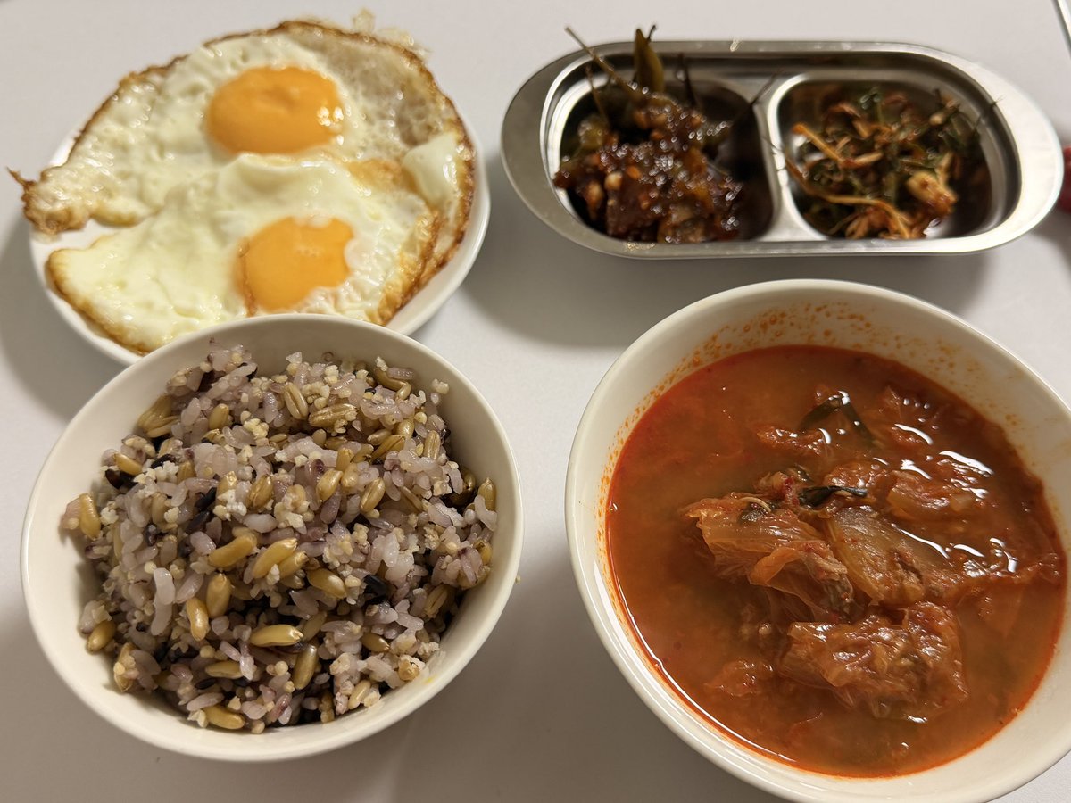nne0wmeovv's tweet photo. 참치김치찌개 https://t.co/Knv979q3rg