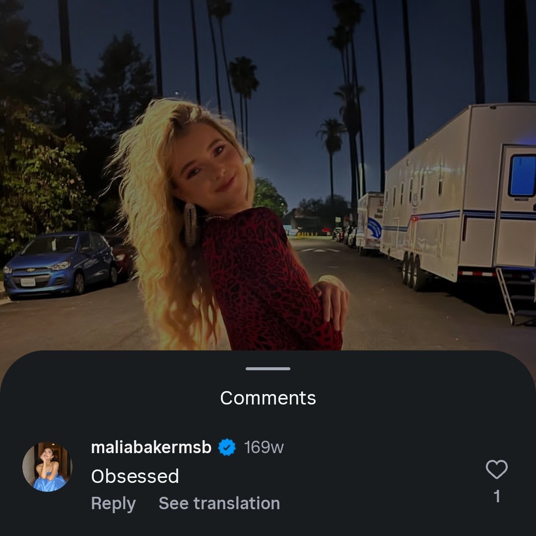 p4liarsx's tweet photo. msm assim continuou comentando, a coitada. até JULIA chegou a comentar, juro

minha humilde opinião: achoq ela gostou mesmo de malia no início, mas não gostou da proximidade dela com kylie. não por obsessão ou por achar q kylie é dela, mas por medo de perder https://t.co/me4DqbhVK0