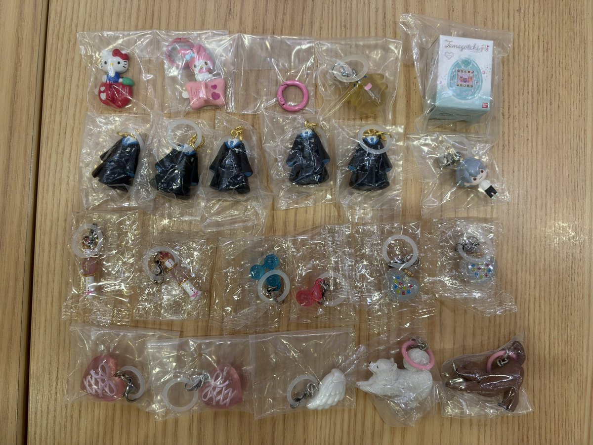 eeeee_555555's tweet photo. ［譲渡］めじるし サンリオ またごっち ハリーポッター エヴァ おジャ魔女ドレミ バレエモチーフ のびズ��� 

譲 画像参照
求 定価＋(送料)

越谷レイクタウン 新越谷 大宮付近手渡可
郵送可
まとめて優先 https://t.co/4kYfSRgJwz