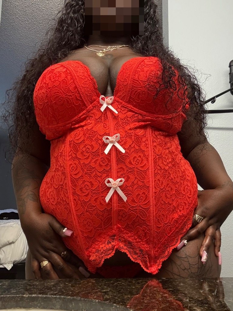 TootsieRolllzz's tweet photo. my mama always told me "blacker tha berry sweeta tha juice "🤪💋 https://t.co/G14T6b6Ks4