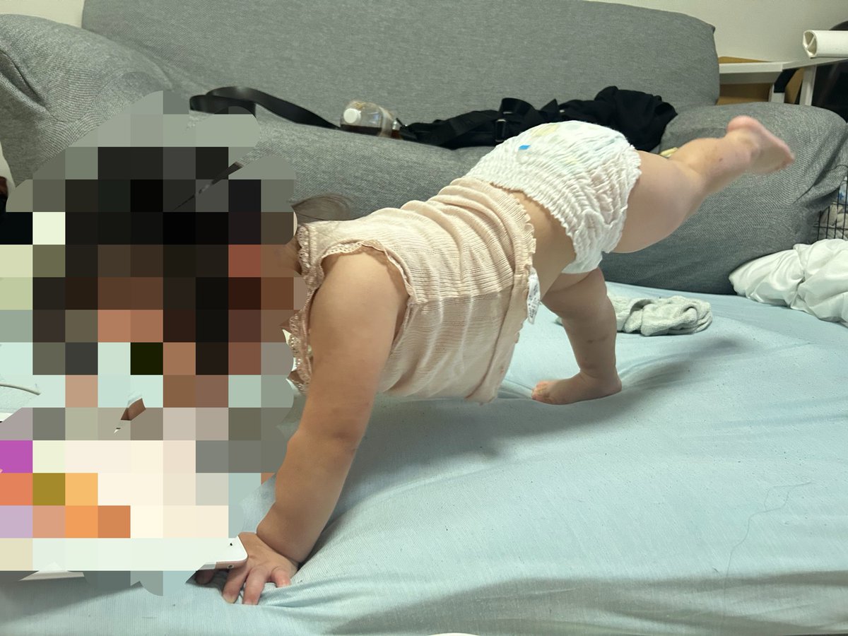 ritm6412's tweet photo. 2歳児、ヨガに目覚めてます。
ちなみに、体幹よすぎて、しかも柔軟性すごい。
私の子ですかほんとに😇 https://t.co/qw5SUXByeO