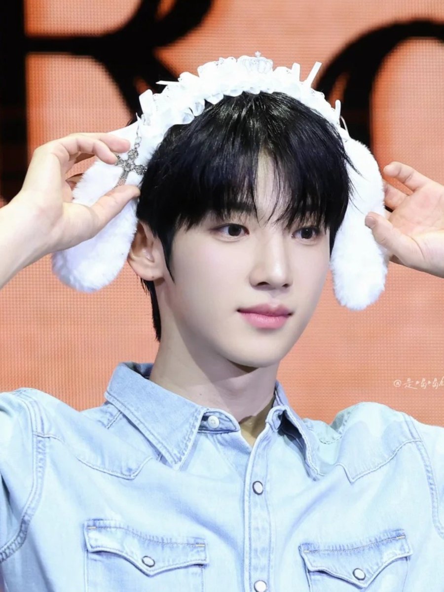 nadrkive7's tweet photo. Congratulations Kim Yoonsik for having the prettiest bunny on this planet 🐰🥹💕 https://t.co/wWlqfAeJg0