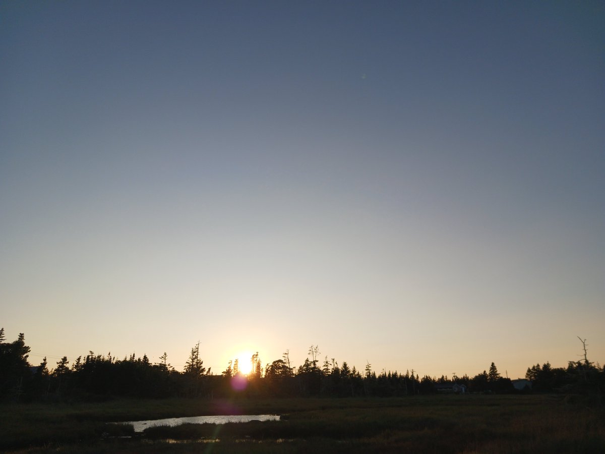 ImagesCoast's tweet photo. 👀☠️💩A white sun sunset
Sept 11 2026 #whitesun #littleseason #lookup #novascotia #ww3ishere https://t.co/KcLQ1i947W