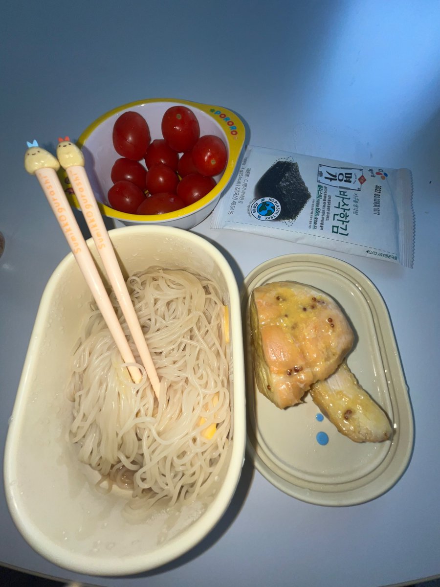 innnieats's tweet photo. 9/29 맘마
아침 콩담백면, 닭가슴살, 방토
점심 공차 시그니처 딸기쥬얼리 밀크티
저녁 단쉐 https://t.co/abjsi11syK