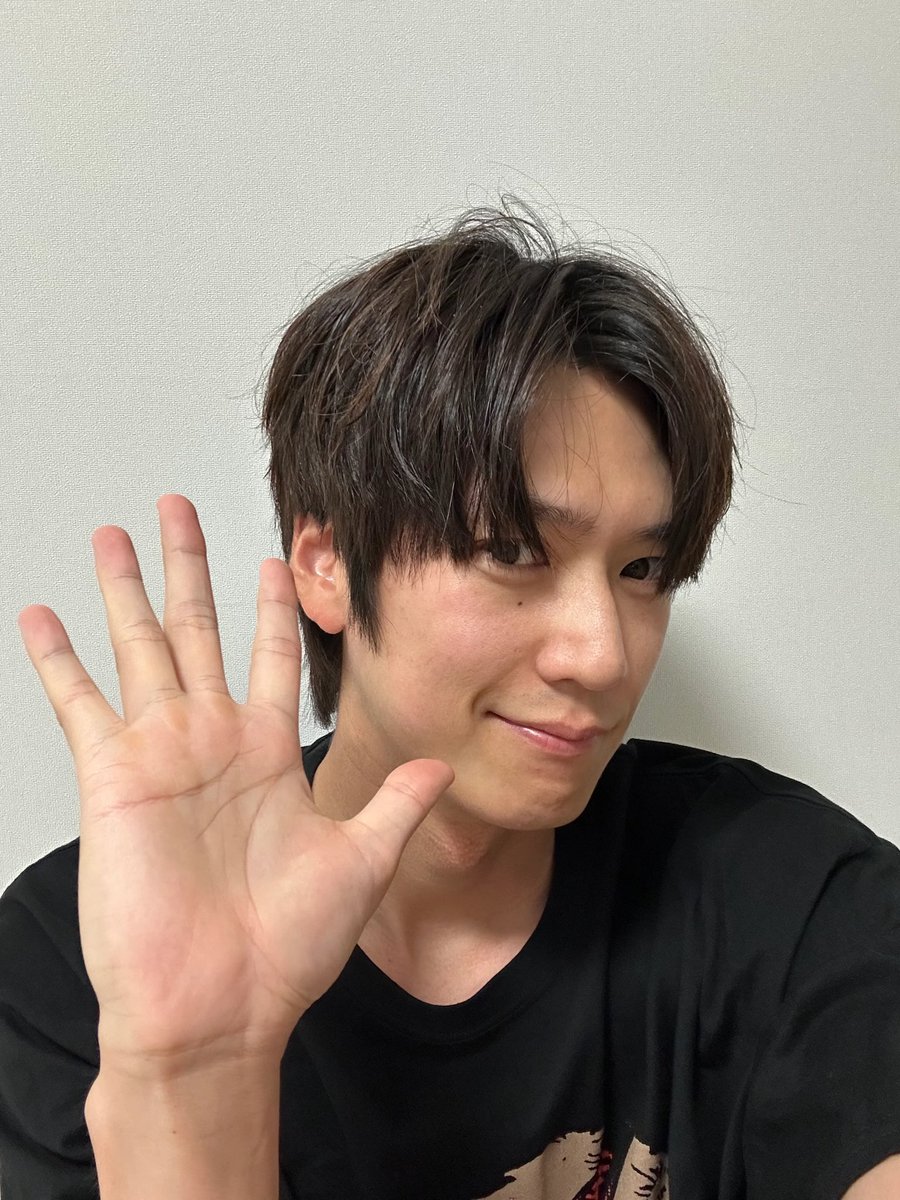 KANWOOchan's tweet photo. 先週の今頃イヌくんは日本にいたんだよね✈️🌀「イヌくんが一ヶ月で人生のメリーゴーランド弾けるようになったのすごくない？」って夫に言ったら「仕事だからね」って。いや、イヌくんはそういう人じゃないのよ！！夫の嫉妬ってことでいいかな🥴#ナイヌ #NalnWoo #나인우 https://t.co/pJVholAgsX