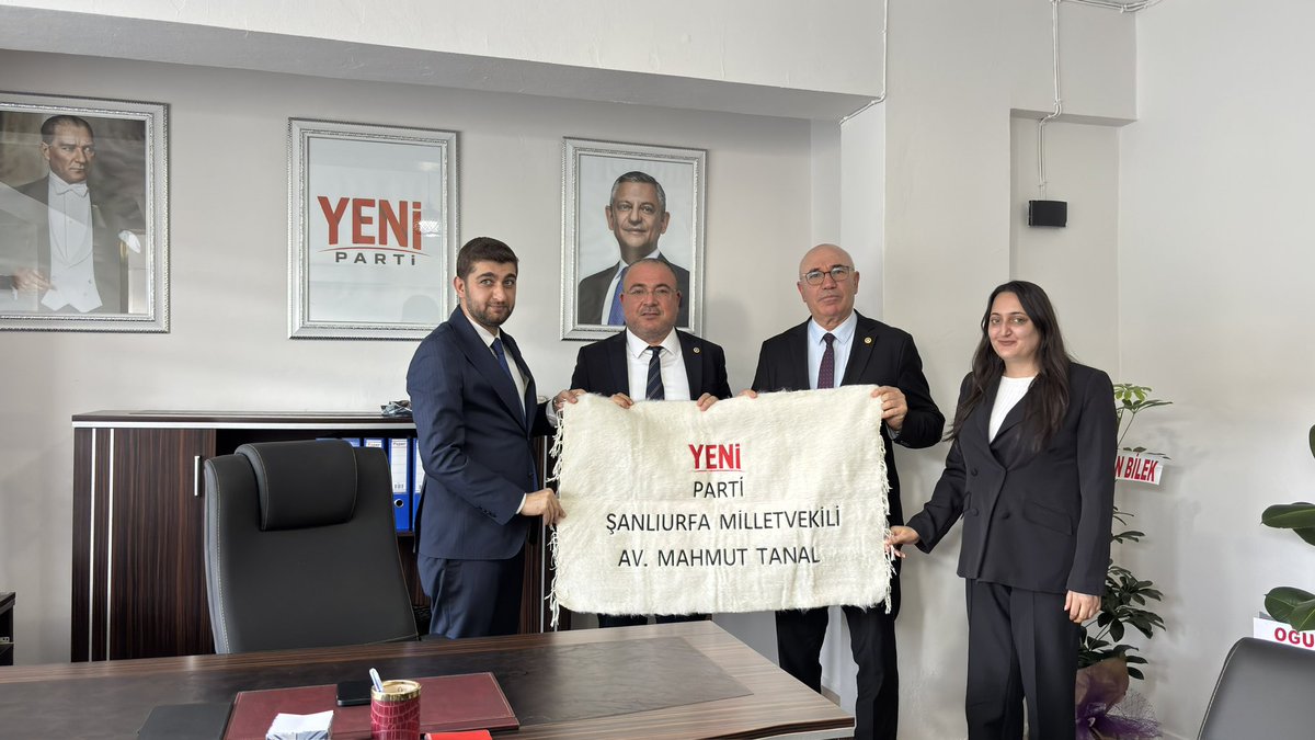 YENParti56's tweet photo. Sıcak bir karşılama

Yeni Parti Milletvekillerimiz @MTanal ve @EvrimKarakoz ‘u parti binamızda ağırladık 

Siirt’te güzel bir başlangıç için hep birlikte, omuz omuza ❤️ https://t.co/2Itj3z8uyS