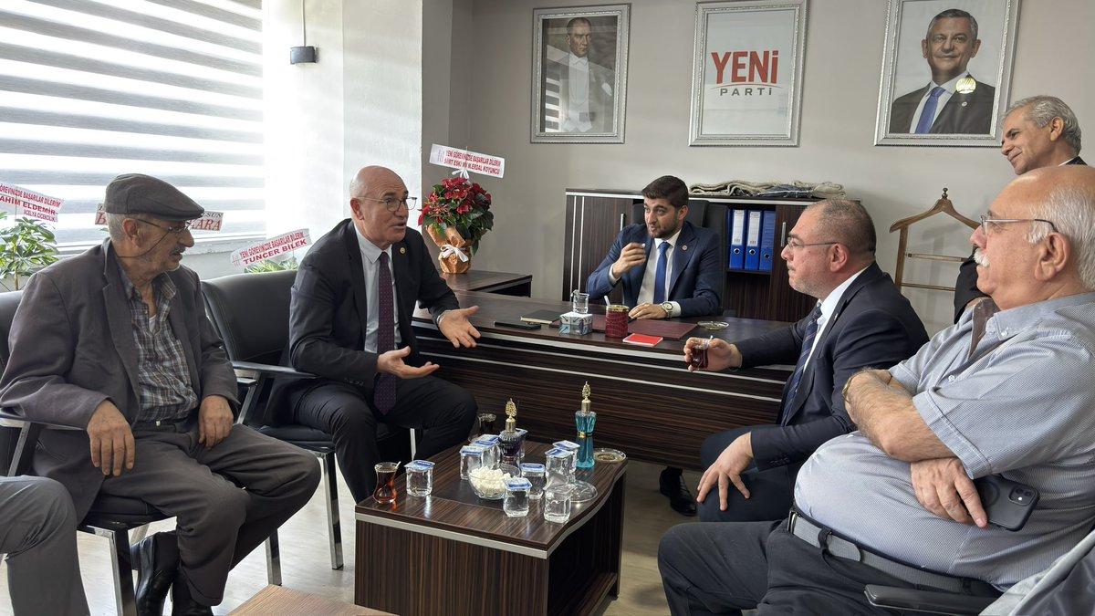YENParti56's tweet photo. Sıcak bir karşılama

Yeni Parti Milletvekillerimiz @MTanal ve @EvrimKarakoz ‘u parti binamızda ağırladık 

Siirt’te güzel bir başlangıç için hep birlikte, omuz omuza ❤️ https://t.co/2Itj3z8uyS