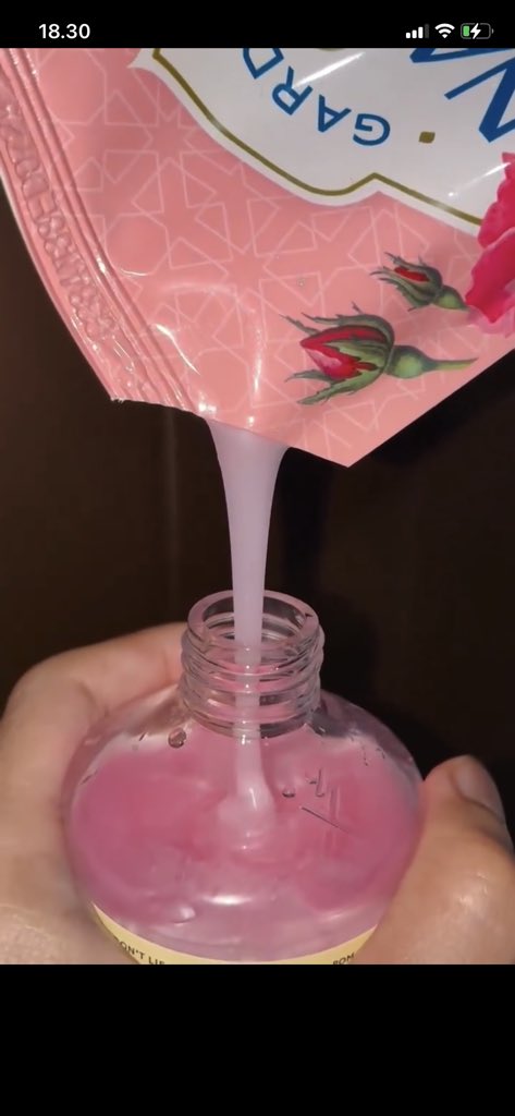 syaqcor's tweet photo. percaya deh sama racun netizen 💯 mandi pake sabun ini aja wanginya tahan lama banget, sampe orang rumah ngira aku abis semprot parfum 🙏😭 https://t.co/6HdqVqIher