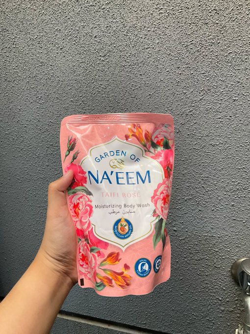 syaqcor's tweet photo. percaya deh sama racun netizen 💯 mandi pake sabun ini aja wanginya tahan lama banget, sampe orang rumah ngira aku abis semprot parfum 🙏😭 https://t.co/6HdqVqIher