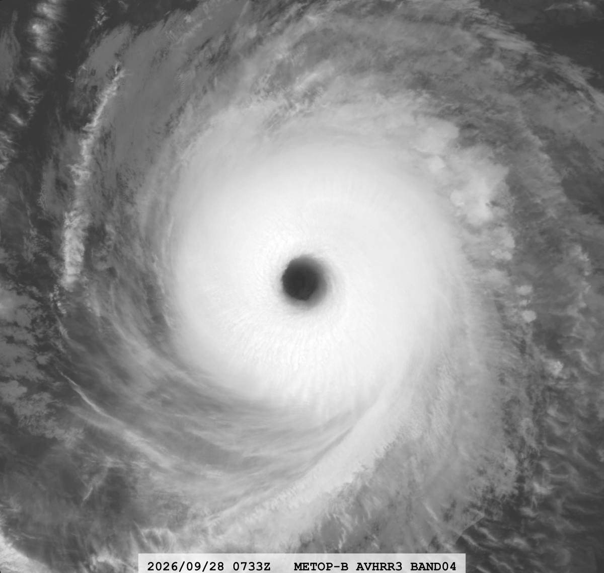 zeb199818's tweet photo. #15E Hurricane #NOLO
Satellite: #METOPB #AVHRR3
Channel : B04 (10.8 µm) 1.1 km
Time : 2026/09/28 0733Z
Eye Temp : 24.294 °C
Data Source : #EUMETSAT Data Store L1B
CPA : ~120 km https://t.co/xDJFEkXRbR