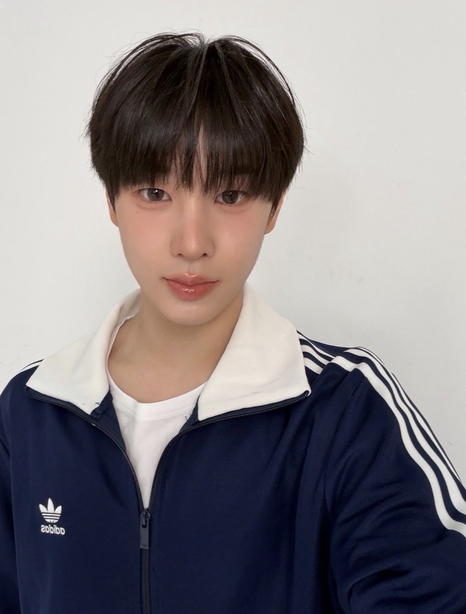 O8O225's tweet photo. giwoong my son 😓 https://t.co/sdYkNwLw8t