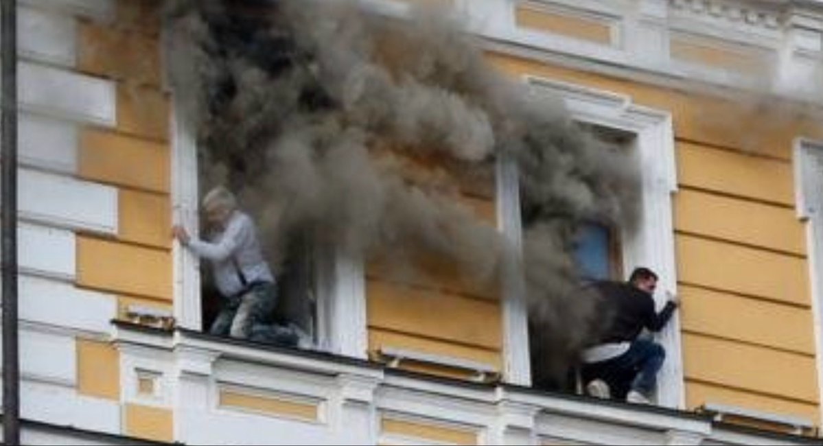 JulianRoepcke's tweet photo. Was Russland tut, ist blanker Terrorismus. Und nicht anders sollten wir seine Staatsführung und seine militärischen Zweige behandeln.
Wieso sollte man weiter so tun, als könne mit solchen Terroristen auf Augenhöhe verhandelt werden?
Es braucht eindeutige Maßnahmen, sonst brennen in ein paar Jahren Tallin, Vilnius und Warschau.