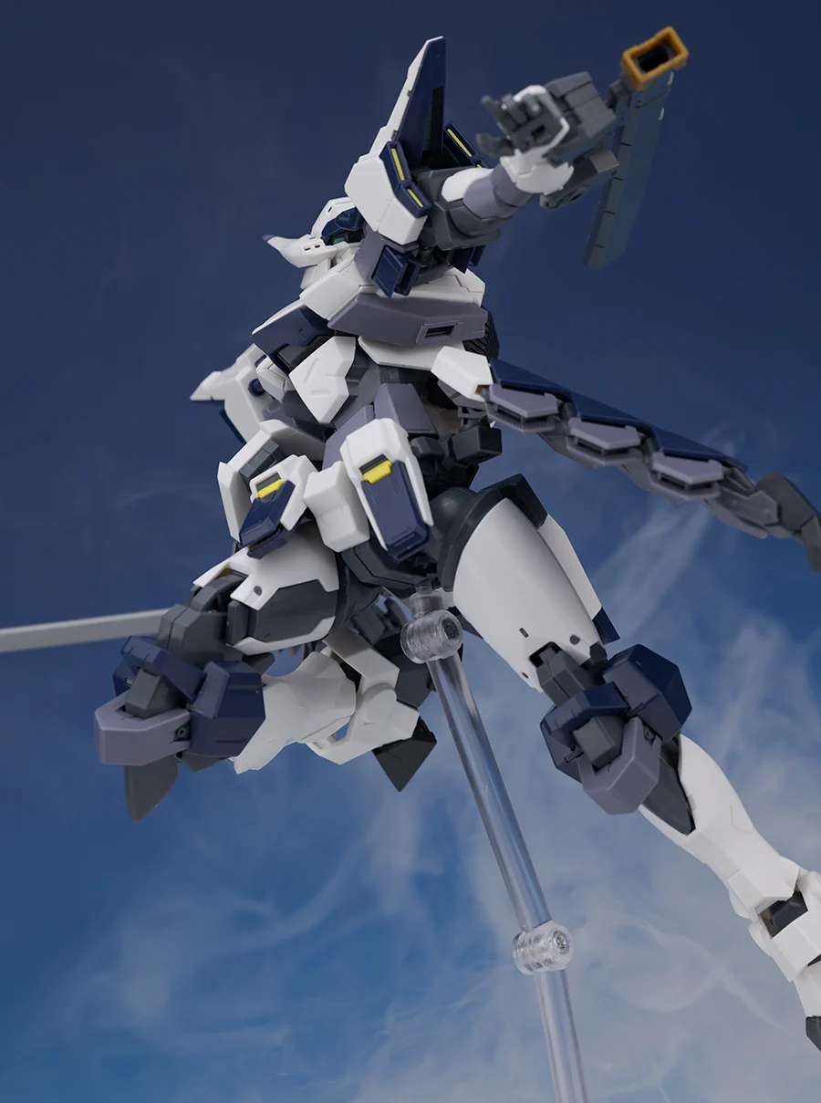 ガンプラ の 山 を 崩せ