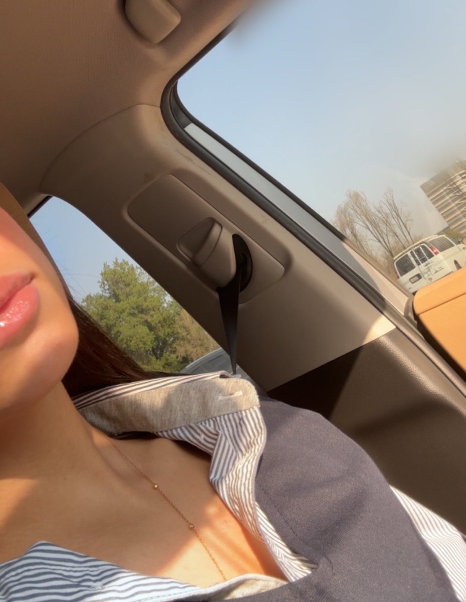 ahallq_'s tweet photo. ليت لي شبيه يداوم بدالي 
بس البلا باللي نادر وصوفه https://t.co/MtGtAZIjwV