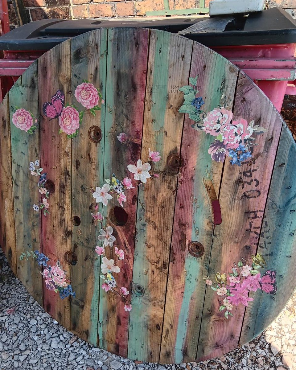 michaelrodp4oe's tweet photo. Jan has worked her creative magic, showing how amazing our cable reel tops can look with a little paint, decoupage, and varnish. Another sample featuring a different creative technique will be ready in a few weeks. https://t.co/atl52gHBsv
