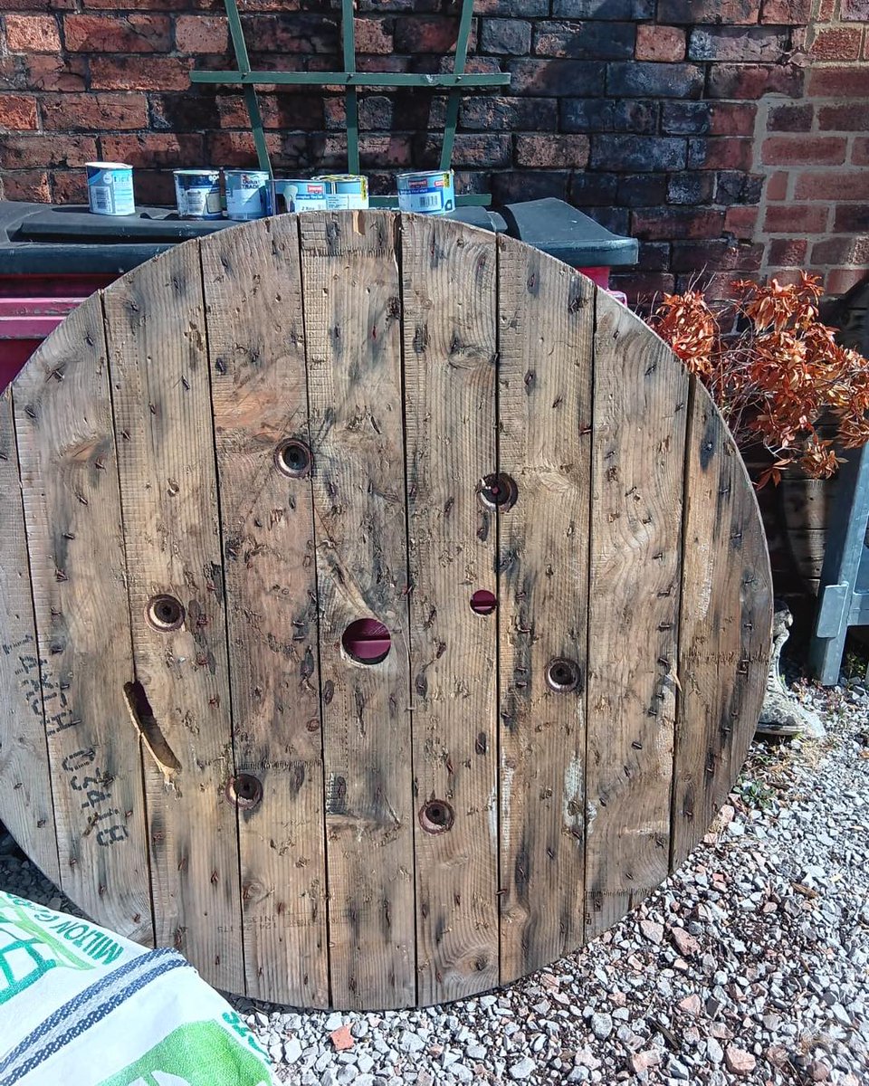 michaelrodp4oe's tweet photo. Jan has worked her creative magic, showing how amazing our cable reel tops can look with a little paint, decoupage, and varnish. Another sample featuring a different creative technique will be ready in a few weeks. https://t.co/atl52gHBsv