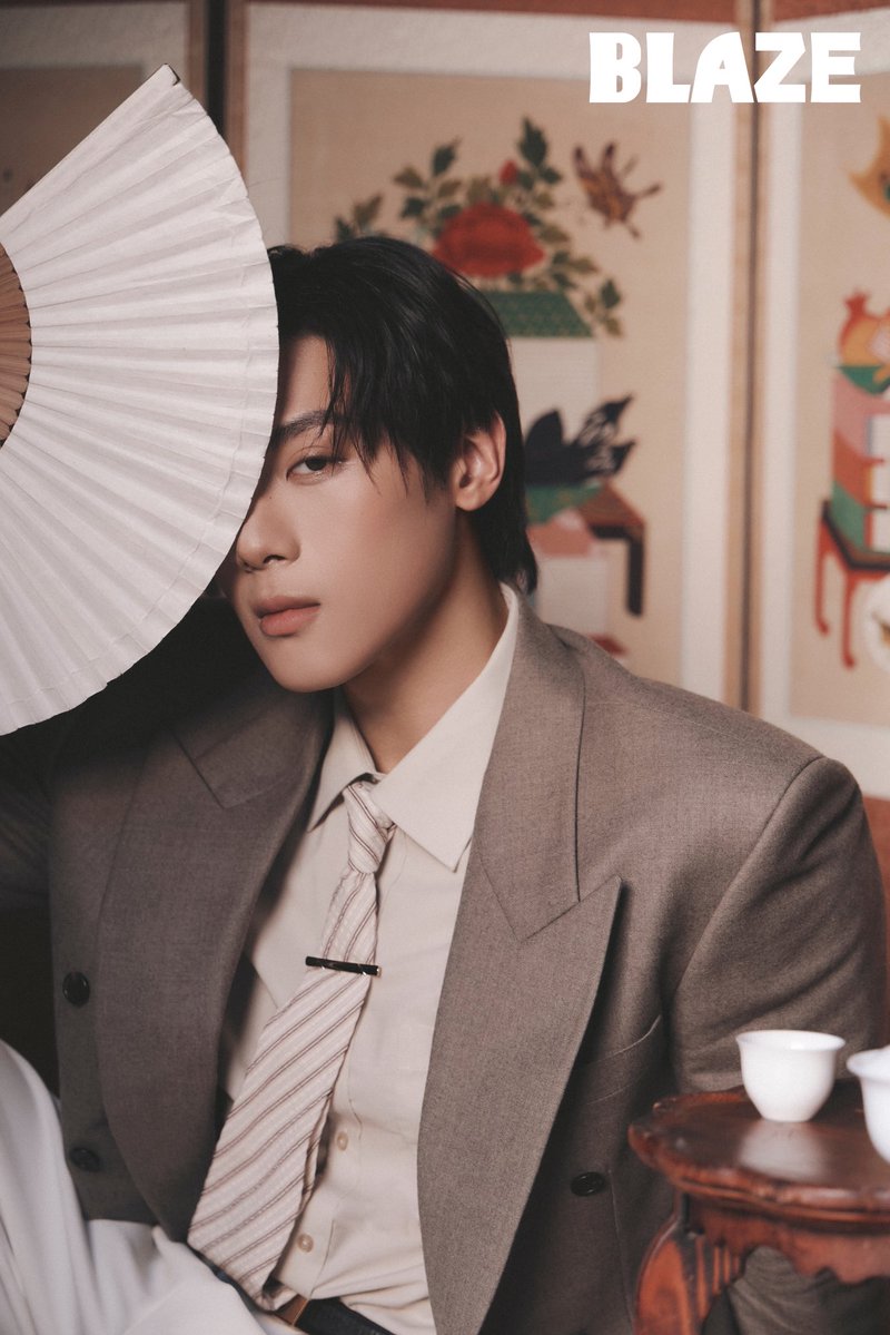 blazeprojectmag's tweet photo. 【BLAZE】OCTOBER ISSUE COVER TEASER｜ #ToptapMinlee
@JARUKiTzX96 
@mii_iin_ 

In the midst of upheaval,
I pledge you a world of golden glow.
Loss is my fate.

Through restless wandering,
I promise a storm‑free heaven.
Gain is my fortune.

#TOPTAPJarukit
 #MINLEEthanakorn https://t.co/9ICOZuvHDA