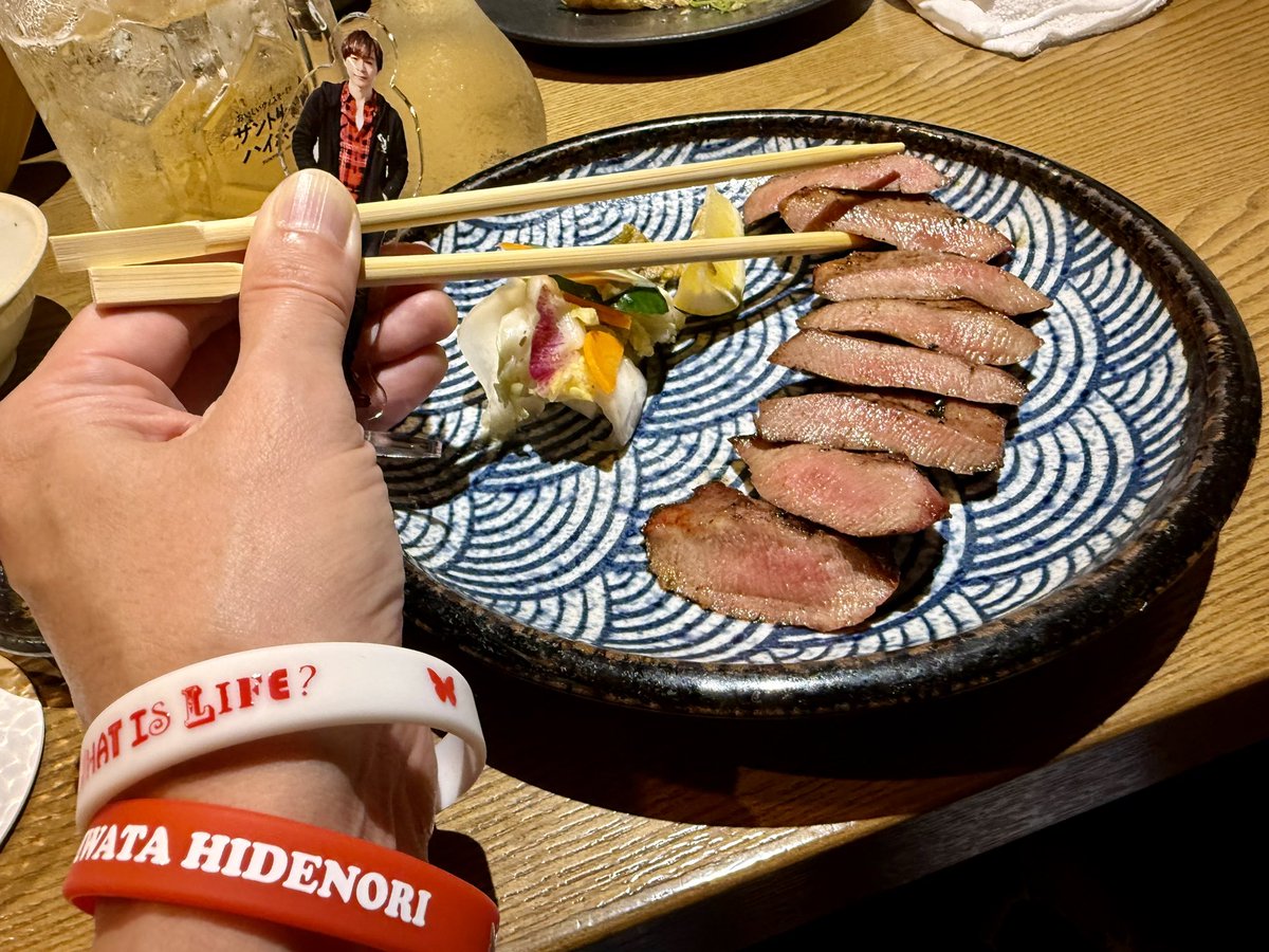 chiwataofficial's tweet photo. 【ワンマンツアー ２本目 仙台 フルハウスモカ】

初日の京都公演から１週間が経った昨日9/27(日)

ツアー２本目の仙台公演でした

先に言います

これまで何十回も仙台でライブをしてきましたが 過去イチに楽しくて盛り上がった仙台ワンマンでした！！！

２年振りの仙台ワンマン
いや〜ヤバかった!!
なんなんすかね
あの空気感
「最高」以外に言い表せる言葉が見つかりません！

客席のみんなが最初から心の扉を開いてくれていたので 自然と僕の魂も解放されて 終始 幸せな空気に満ちていました

京都公演と同様に
笑いあり
涙あり
ハプニングあり

「オレ 今 生きてるーーー！」って 血の沸るような感覚に全身が包まれて 本当に愛おしい時間でした☺️

駆けつけてくれたみんな
どうもありがとーーー！

浩ちゃん
スズくん
成田先輩
二瓶さん
色々とお世話になりました！
ありがとうね！

残り 18ブンの16（16/18)
１本１本 その日その時の全てをかけて臨みたいと想います

さあ！
３本目は 明日9/29(火)横浜

会場は 今月いっぱいで閉店となるミントホール
今まで何度も唄わせていただいた大好きな箱です
明日の僕のワンマンが ミントホールさん自体の"最後"のライブとなります

これまでの感謝の気持ちも乗せてウタを届けたいと想います

会場のみんなも一緒に最後の時間を胸に焼き付けましょうね！

楽しむよーーー！

待ってるよーーー!!

＜レコ発ワンマンツアー「WHAT IS LIFE ?」＞
◆9/20   京都 → over
◆9/27   仙台 → over
◆9/29   横浜
◆10/3    福岡
◆10/4    広島
◆10/18  佐賀
◆10/25  石垣島
◆11/1      神戸
◆11/3     徳島
◆11/7     都城
◆11/8     鹿児島
◆11/15   札幌
◆11/23   長岡
◆11/28   大阪
◆11/29   名古屋
◆12/5     熊本
◆12/6     長崎
◆12/13   東京

【ONLINE SHOP 情報!!】

デジモンアドベンチャーの主題歌『Butter-Fly』の新録セルフカバーを含む全10曲を収録したNewアルバム「WHAT IS LIFE ?」絶賛販売中！
その他 過去にリリースしたCD数種も取り扱っています！
今後 ライブDVDなどのラインナップも随時増えて行く予定ですのでお楽しみに！
詳しくは 千綿偉功オフィシャルサイト https://t.co/AU3MZNKayO トップページのバナーからSHOP画面をご確認下さい！

Newアルバム「WHAT IS LIFE ?」をご購入された方には非売品の特典が付いています！
また 購入金額による送料無料の設定もありますので ページ内をチェックして下さいね！

#デジモン
#バタフライ
#金色のガッシュ
#カサブタ