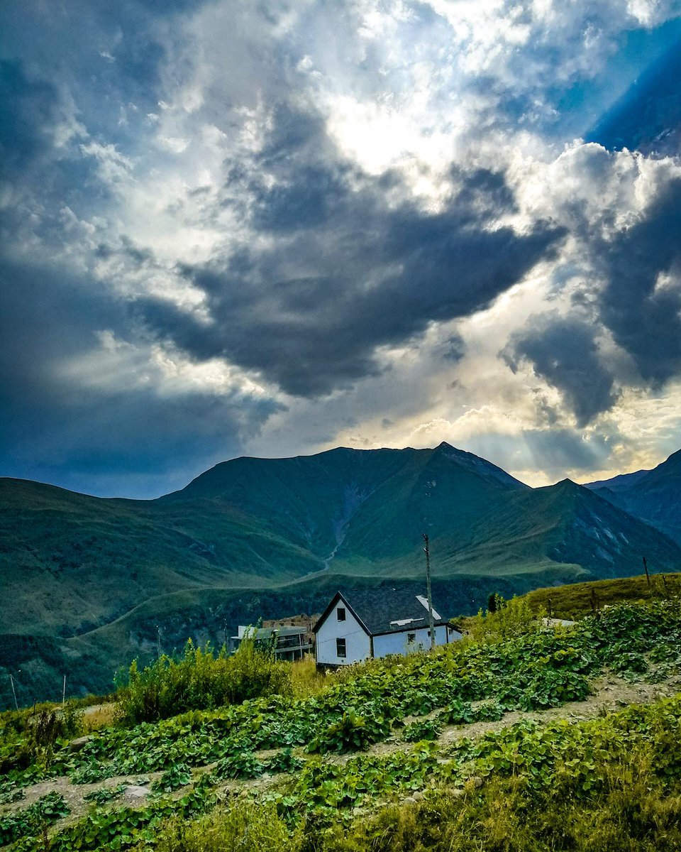 TongtaBuakaeo's tweet photo. Planet earth 🌍
#georgia #gudauri #roadtrip #goodvibes #cloudporn #sunlight #wanderlust #vacationmode #picoftheweekend #lightroomedits #explorepage #exploremore #planetearth #mountains #landscape #house #memoriesforlife https://t.co/dNarnZYPJC