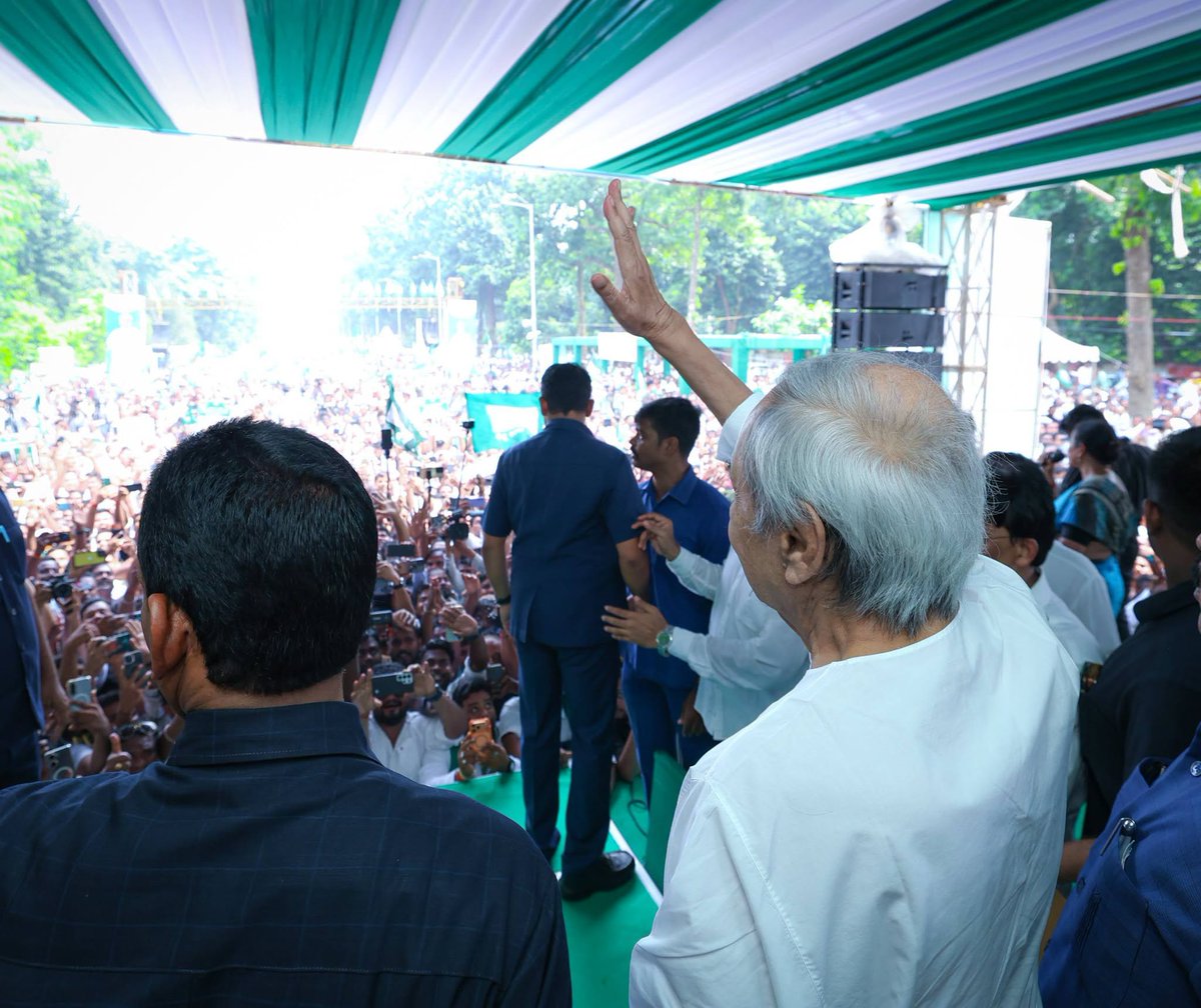 BJDITCell's tweet photo. ଓଡ଼ିଶାର ହକ୍ ଓ ସ୍ୱାର୍ଥର ଲଢ଼େଇରେ ରାଜରାସ୍ତାରେ ଜନତାଙ୍କ ସହ ଜନନେତା। ନ୍ୟାୟର ଏହି ସ୍ୱର MMDR ପ୍ରତ୍ୟାହାର ନହେବା ପର୍ଯ୍ୟନ୍ତ ଥମିବ ନାହିଁ।
#BJPAntiOdisha #FakeBJP #FraudBJP #GobackBJP #MMDRACT2026 https://t.co/eUN0alvgKA