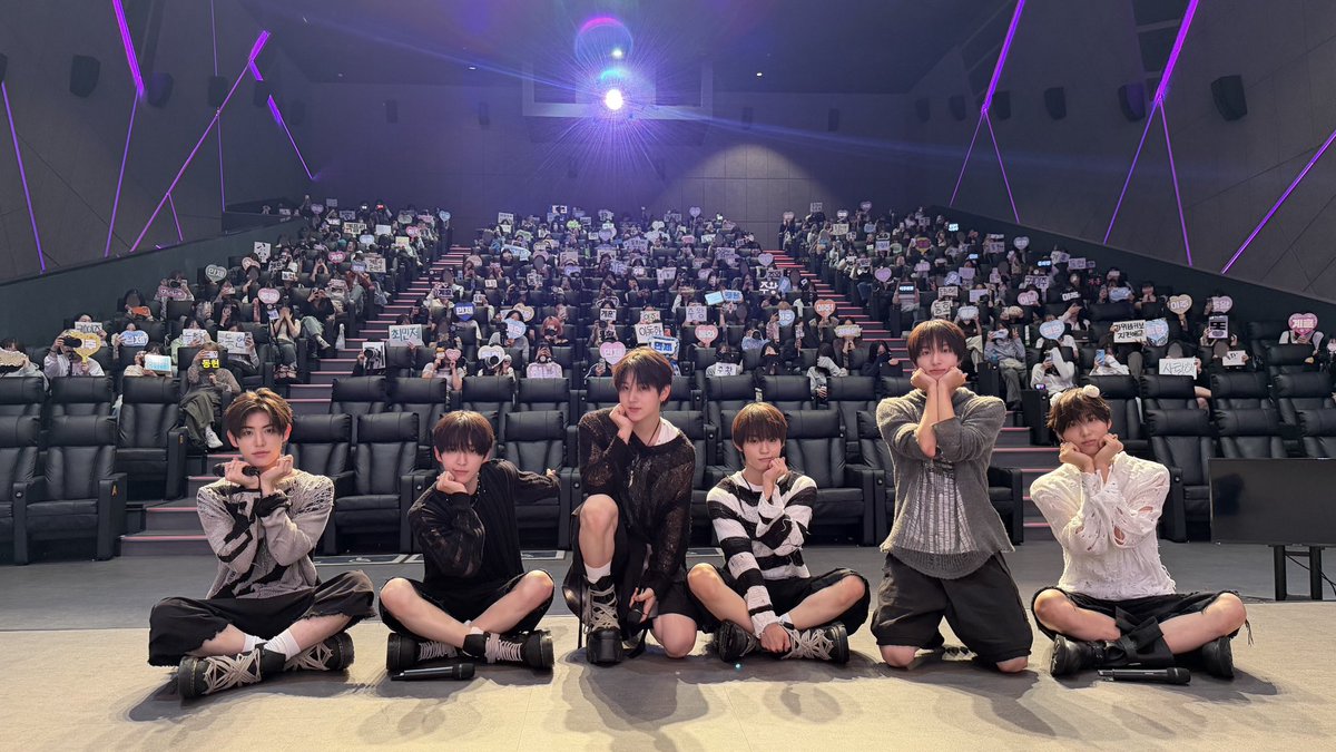 kickflip_jype's tweet photo. 📸ᴋɪᴄᴋᴋɪᴄᴋᴅᴀʏ

KickFlip x LOTTE CINEMA Mini Fan-Meeting <미완성>

#KickFlip #킥플립
#KICKOFFTHEWALL_Pt1
#미완성 #Puzzle_Piece https://t.co/F4FlfLVlhH