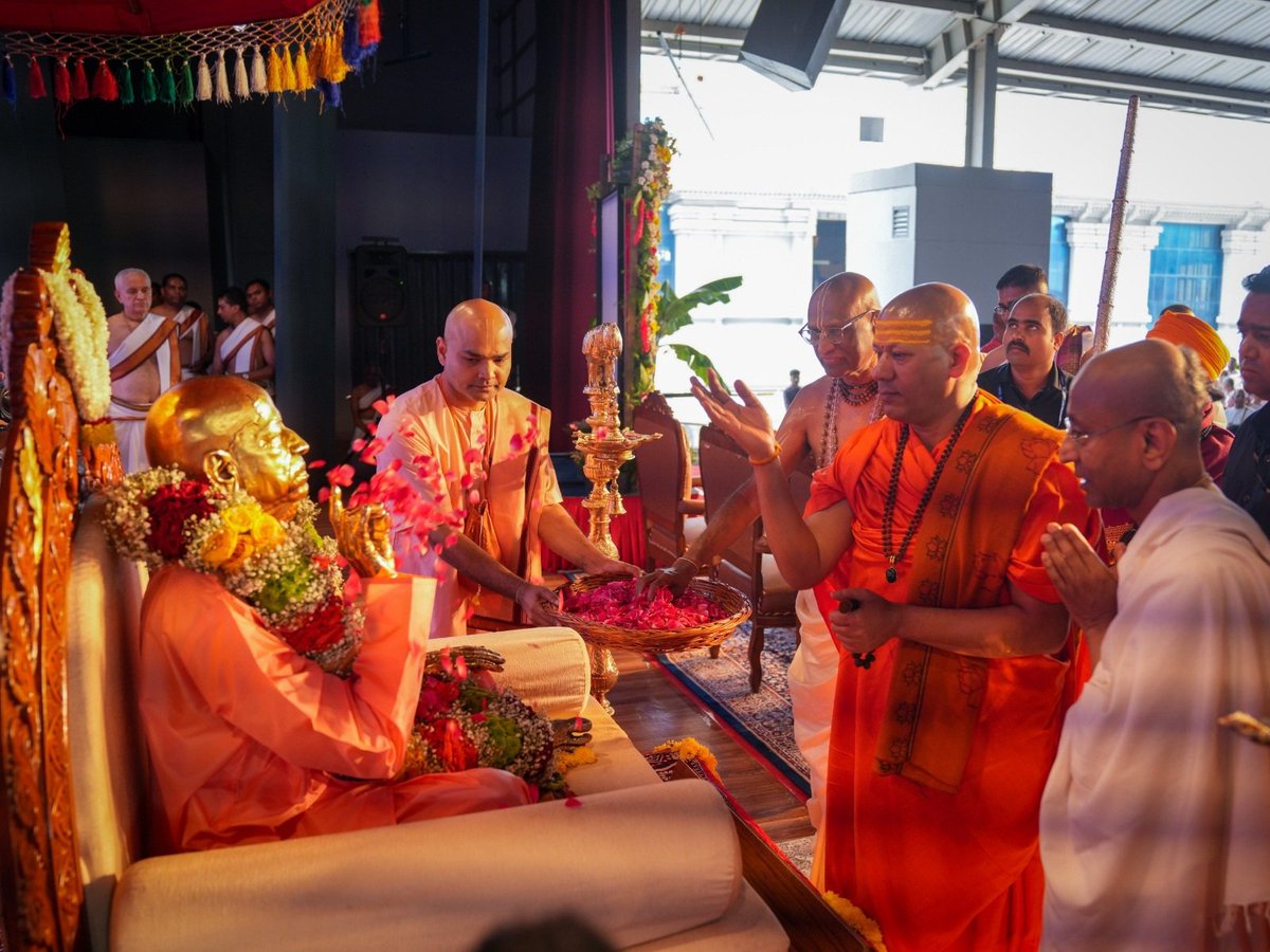 CP_Dasa's tweet photo. It was wonderful to be part of the Vishwaguru Sambhramotsava at ISKCON Hare Krishna Hill, Bengaluru, yesterday commemorating the recognition of His Divine Grace A.C. Bhaktivedanta Swami Srila Prabhupada as 'Vishwaguru' by the Akhila Bharatiya Akhara Parishad at the Maha Kumbh Mela in Prayagraj, last year. 

The celebration was graced by HH Sri Sri Kailashananda Giri Maharaj @JiKailashanand ,Acharya Mahamandaleshwar of Niranjani Akhara, whose presence made the occasion especially significant. Maharaj Ji had played an important role in facilitating and supporting the recognition of Srila Prabhupada as Vishwaguru, helping bring this acknowledgement of Srila Prabhupada’s global spiritual contribution to the forefront.

For those of us who have had the good fortune to serve Srila Prabhupada as our spiritual master, his life and teachings remain a constant source of inspiration. He carried the timeless wisdom of Sri Krishna from India to the world, making the path of bhakti accessible to people across cultures and continents.

The celebration was a beautiful occasion of gratitude and remembrance—honouring Srila Prabhupada’s extraordinary contribution and reflecting on the enduring spiritual legacy he has left for generations to come.

All glories to His Divine Grace Vishwa Guru Srila Prabhupada. 🙏

@madhupanditdasa
@ISKCONBangalore