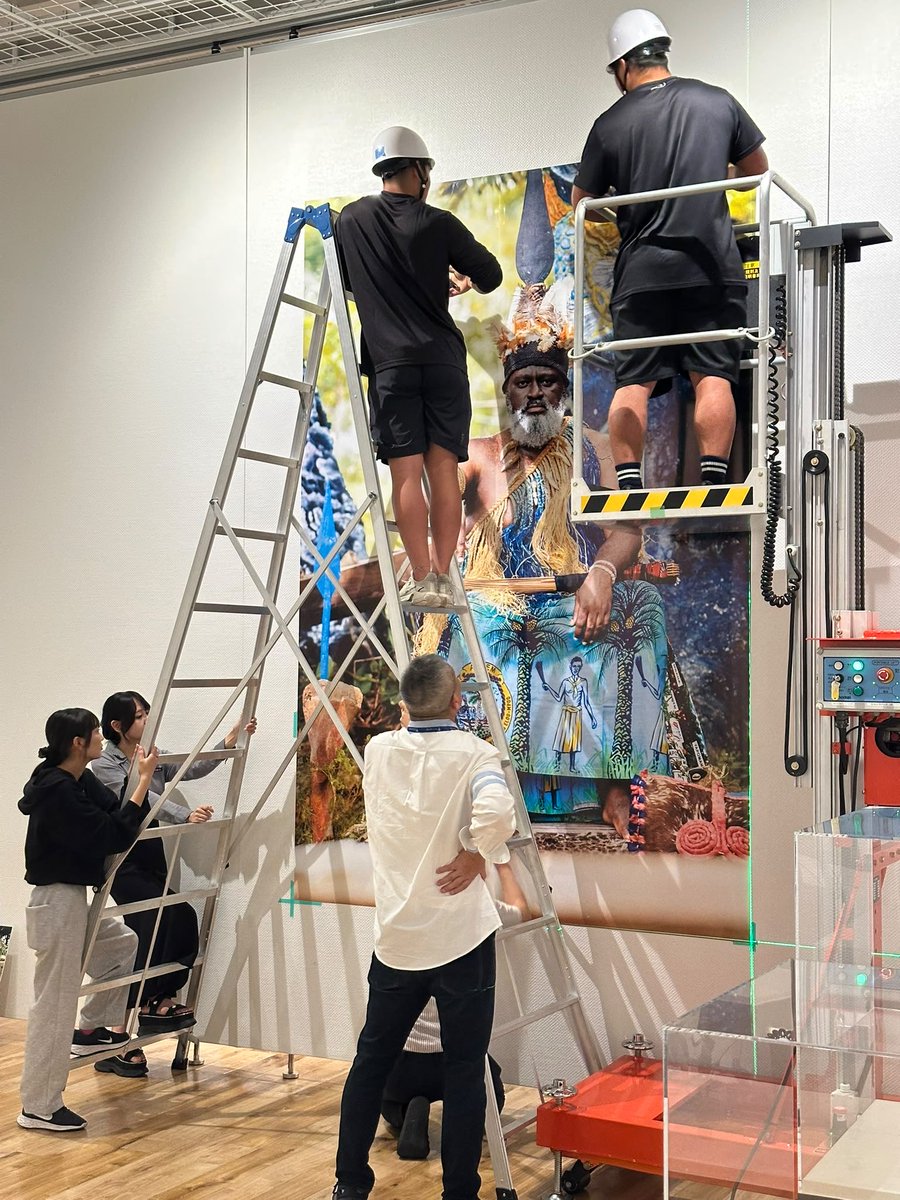 SongueMadiba's tweet photo. La Culture construit des ponts où avant existaient des barrières…Première exposition au Japon dédiée à un Monarque Africain. Nous sommes fiers de représenter l’Afrique et le Cameroun en particulier de ce côté du 🌍 https://t.co/Maujdpi1bi