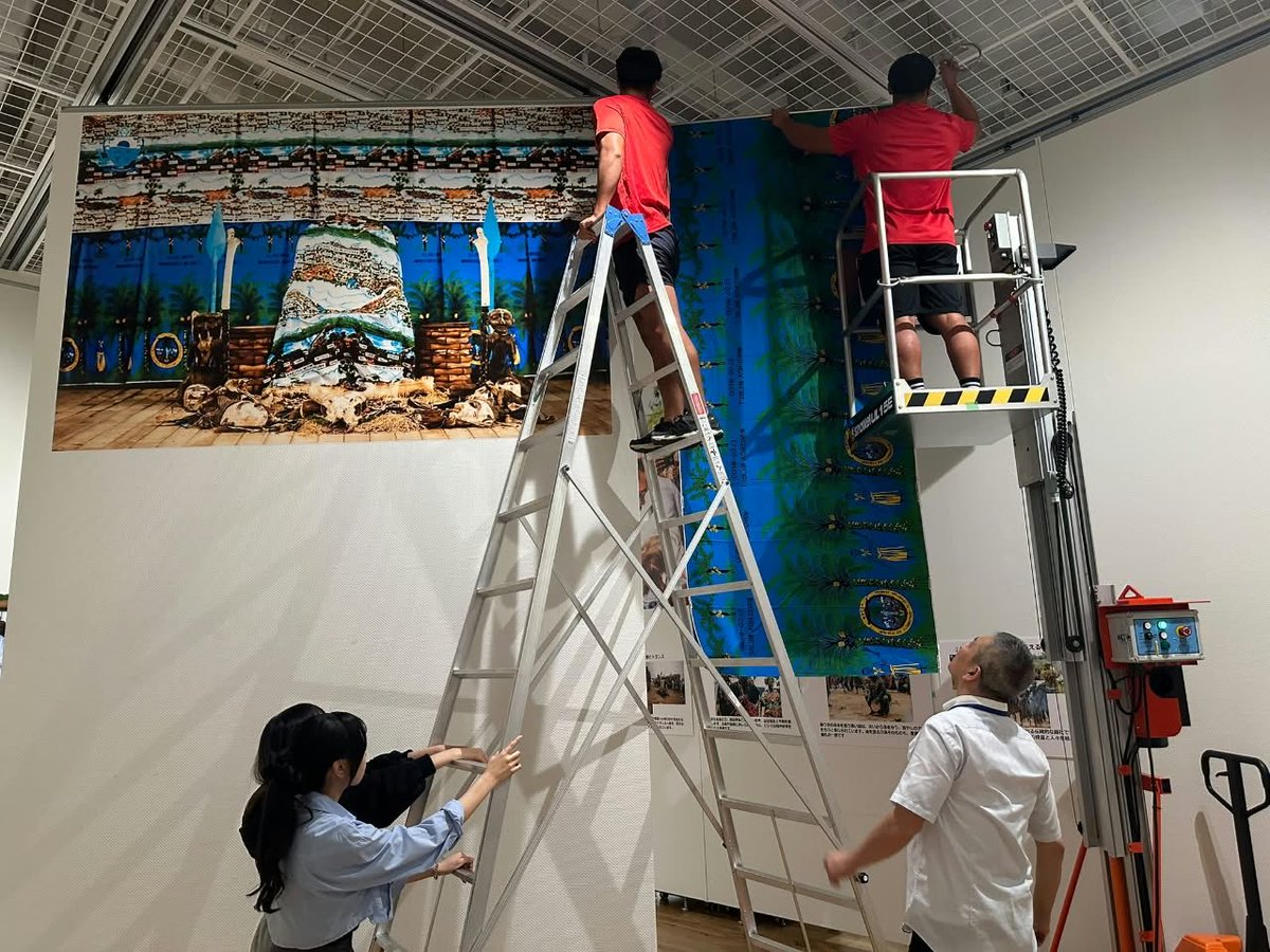 SongueMadiba's tweet photo. La Culture construit des ponts où avant existaient des barrières…Première exposition au Japon dédiée à un Monarque Africain. Nous sommes fiers de représenter l’Afrique et le Cameroun en particulier de ce côté du 🌍 https://t.co/Maujdpi1bi