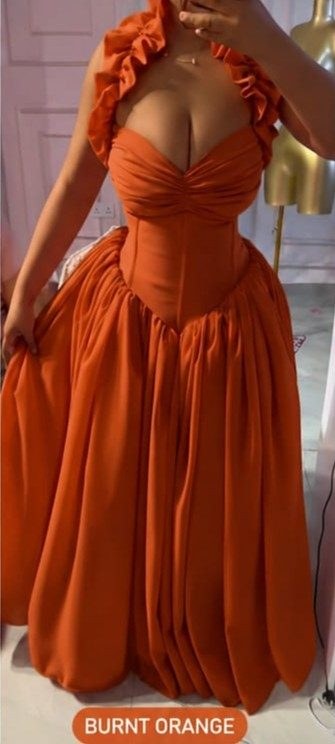 asksinatabu's tweet photo. A shopper in Nairobi is in desperate need of a burnt orange evening gown, women's size 10 (not to be confused with burnt toast). Budget? KES up to 3,000, and they need it delivered this week. Traders, don’t leave them hanging! 🎨 https://t.co/vRRxhtC6A5 https://t.co/QuGK4Opu0Q