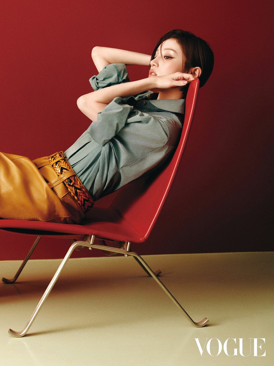 cafewindows's tweet photo. yuqi for vogue hong kong, october 2026 issue 
photographed by liu song https://t.co/WDcx1879ow