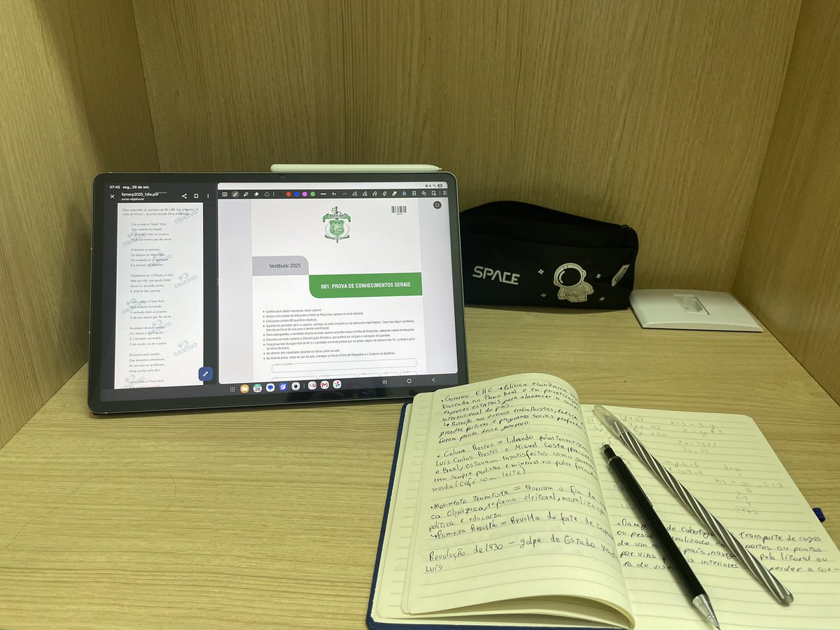 anabxvt's tweet photo. corrigindo prova antiga nesse calor infernal socorro
bons estudos gntt e bebam água!!!! https://t.co/fRUAwEbcjR