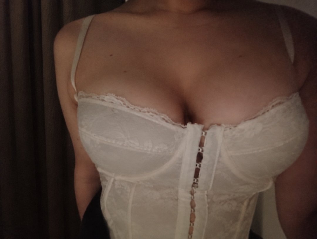 divineg1rl's tweet photo. Dinheiro entrando na conta e você sabe pra onde tem que direcionar ele... Seja obediente e me dê o que eu mereço~ 

#findom #PEITOSWARDS #slave #nsfwtwtًً #moneyslave #paypiggy https://t.co/axWFHcpiUI