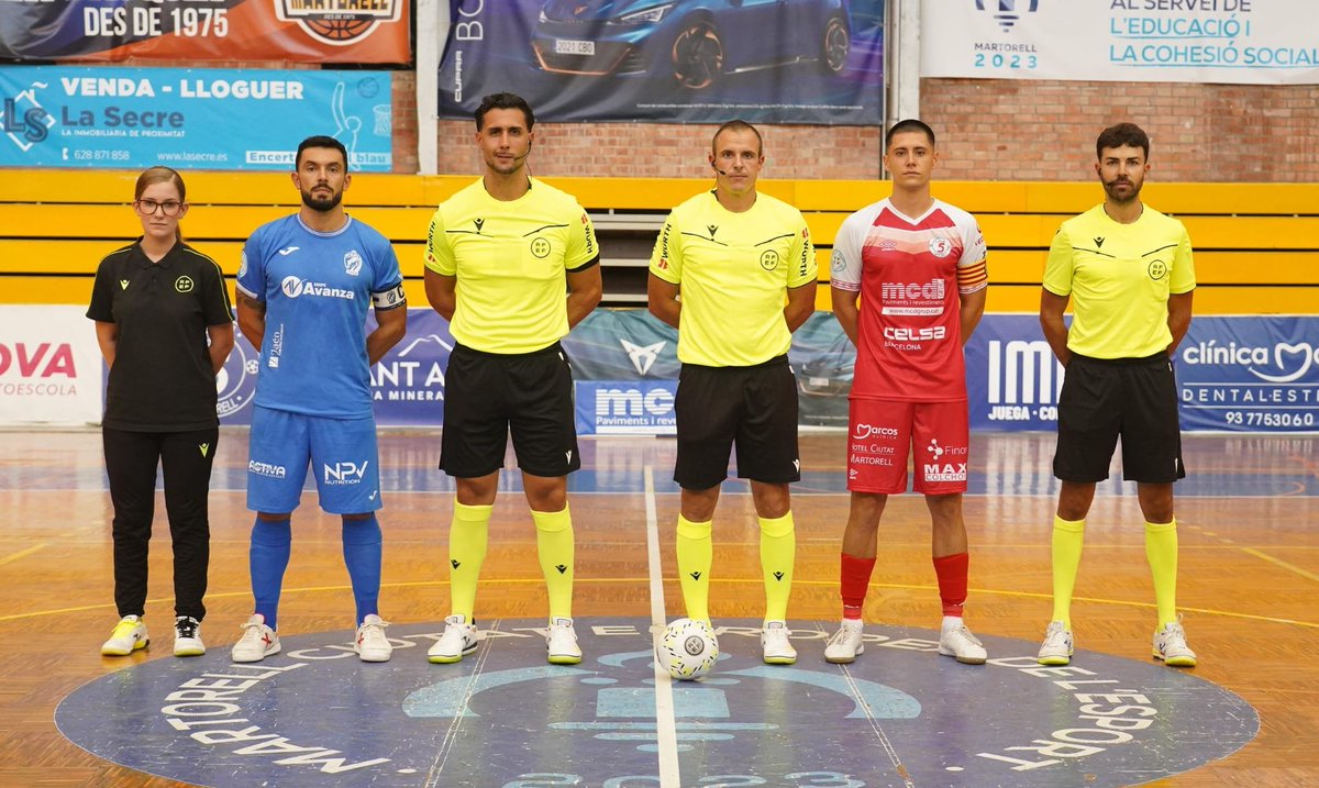 CoGAFS's tweet photo. 🏆 2ª División | Jª 2
👥 Adrián Moñino / José Javier Navarro
👥 Pablo Villaescusa / Carla Cartes
@sala5martorell 🆚 @AvanzaJaen
📸 @xvsphotos IG
#futsal #aretofutbola #futsalreferee #martorell #cogafs https://t.co/RmbaABrqEs