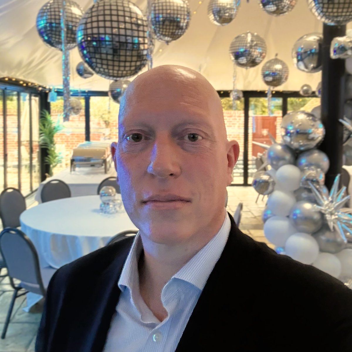 RobBone's tweet photo. Lots of magic and mind-reading at the Carillion summer party at Harleyford Golf Club.
#CloseUpMagic #CloseUpMagician #MindReader #CorporateEvents #CorporateMagic #EventEntertainment #BuckinghamshireMagician #BuckinghamshireCorporate #CorporateMagician #CorporateEntertainer https://t.co/GGIVL7WlpL