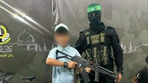 Gao178407's tweet photo. @poptime Triste ver ao que essas crianças são submetidas https://t.co/uMdhRyMuQg