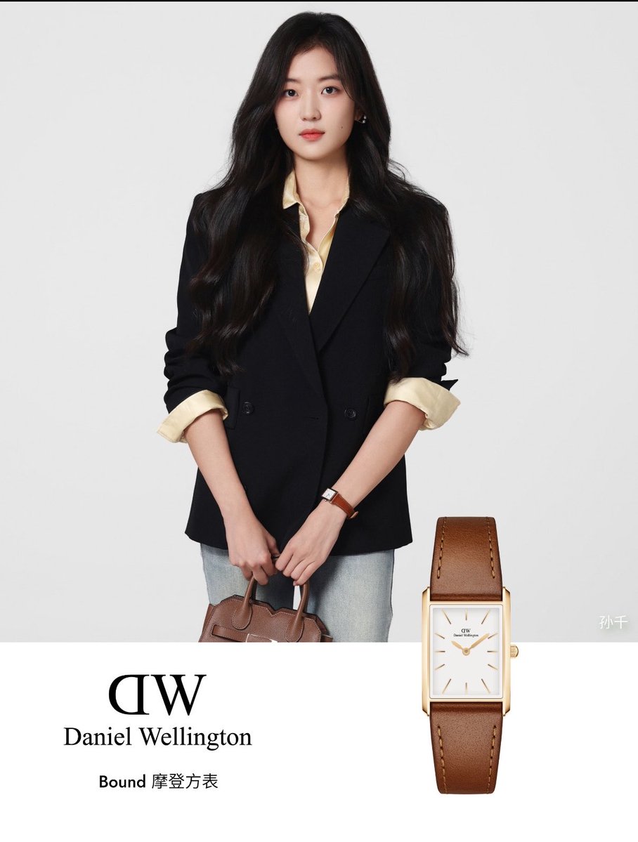sunqiansource's tweet photo. Sun Qian was featured in Daniel Wellington’s DW Lookbook as Shang Zhi Tao from The Early Spring, highlighting her character’s workwear looks paired with the ART DECO-inspired “Bound” square watch. ⌚

“(…) Sun Qian, you’re absolutely the most stylish woman in Beijing!”

“(…) From being a newcomer in the workplace to gradually becoming independent and capable, Sun Qian perfectly captures the evolution of Shang Zhi Tao’s workwear looks.”

#SunQian #孙千