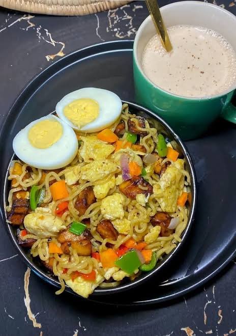 EbimoRoyalty's tweet photo. Don't mention o we don't do that here breakfast is served....am the 

only guy to serve you breakfast 

without breaking your heart Come over and join me https://t.co/u9Xjc2l6HQ