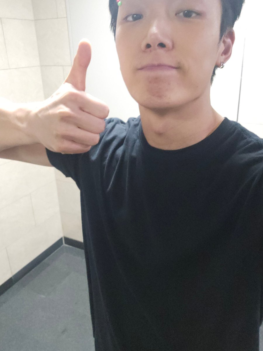 jiwonmuse's tweet photo. bobby: apa itu red rubicon???? gue kerja naik scooter 😭😭 LUCU BANGET SIH WKWKW

🐰: “hari senin seru ya” DIA DOANG YANG CINTA SENIN (mindset nya selalu positif, iri) https://t.co/fApRgaSyMT
