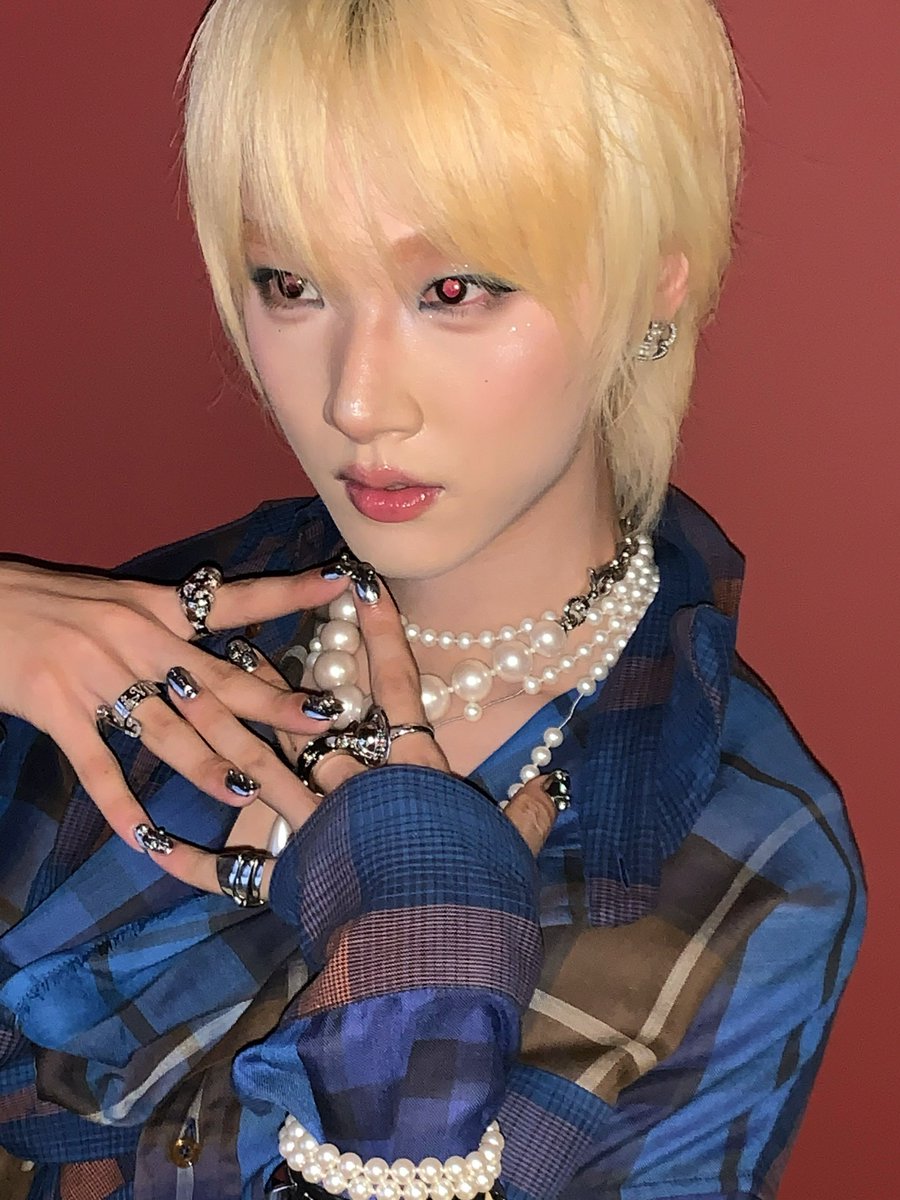 HuYetaoFanbase's tweet photo. Hu Yetao shares photos from the Vivienne Westwood dinner party on Instagram &amp; Xiaohongshu.

“I got my nails done on a whim and ended up finding the perfect outfit to match them!”
▶ https://t.co/LgRUR7j0o7
▶ https://t.co/OUIUIZdnr4

#HUYETAO #NEXT1DE #NEXT1DE_HUYETAO https://t.co/1fljTyyWx4