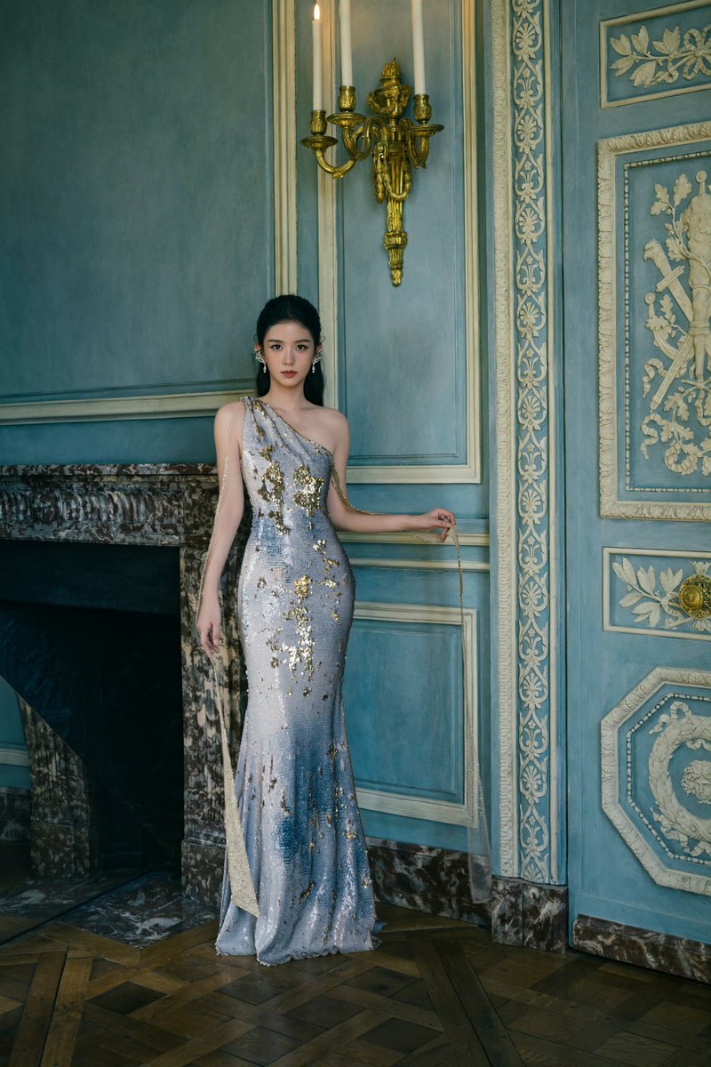 lulin37's tweet photo. นางเงือกมาเยือนปารีสแย้ววว ชุดให้ความรู้สึกเหมือนนางเงือกเลย ละเอวโพกดุ้งเกินคุรน้าาา นี่สินะข้อดีของคนหุ่นลูกแพร https://t.co/0kyBmuaVar