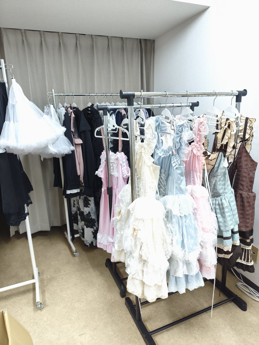 pinkycloset_jp's tweet photo. 皆さんお疲れ様です！

イベントで頑張ってくれたお洋服達のケアもバッチリ終わりました！(*˘︶˘*).｡.:*♡ https://t.co/Ov2uxGYEhi