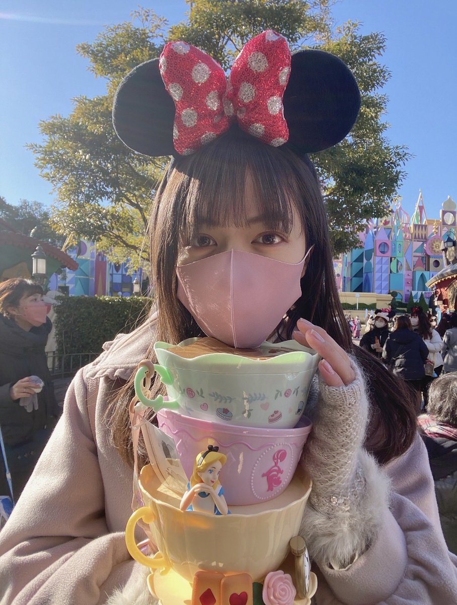 nononon_0818's tweet photo. フォルダ見返してたら、すっぴんでディズニー行った写真が出てきた笑笑

すっぴんだからマスクしてる笑笑

PS.体調かなり良くなりました！
ご心配をおかけしました💦 https://t.co/igN4QR2x8B