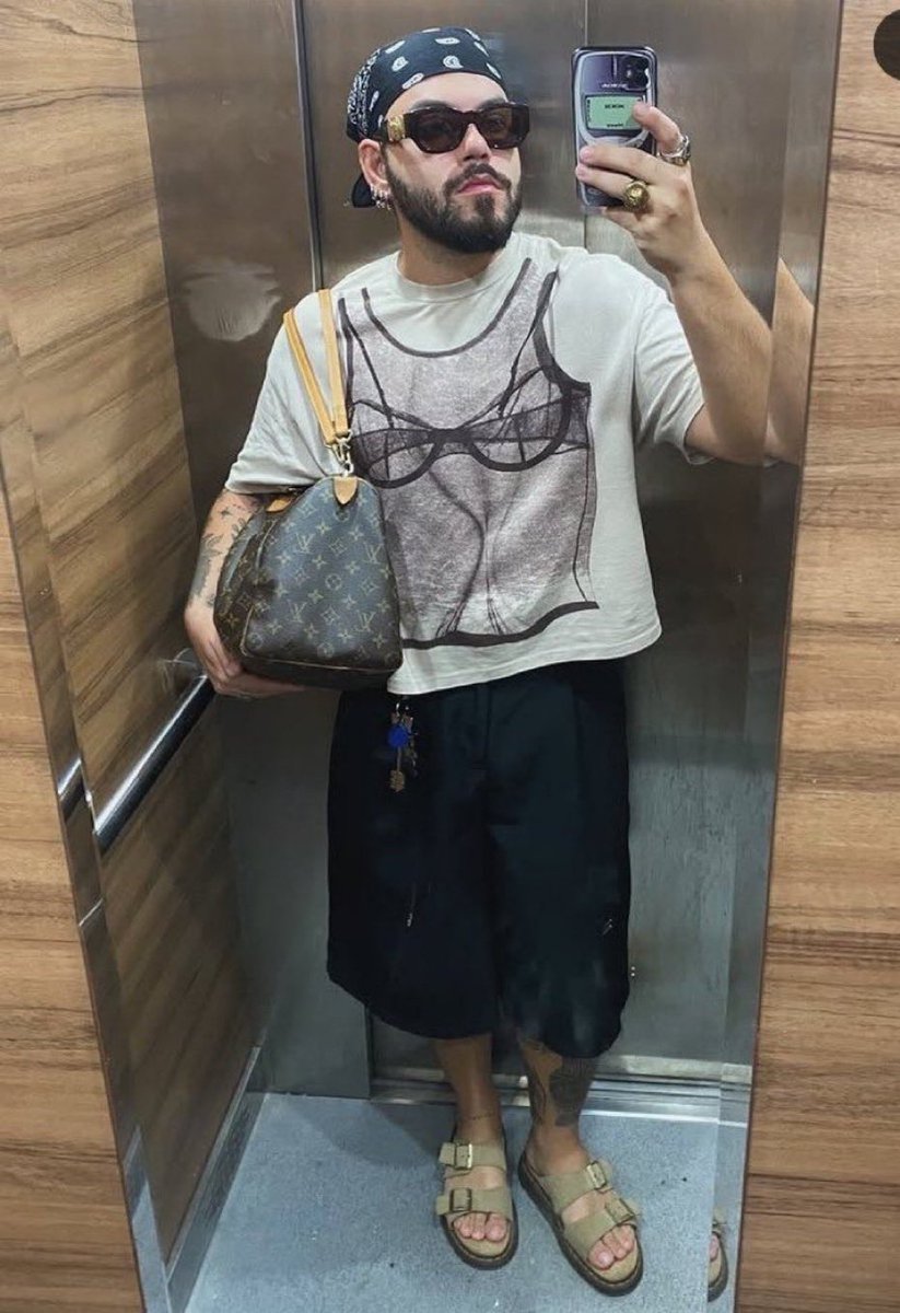 vittarrdix's tweet photo. ai tu vai ver os looks do viado: https://t.co/c2bYLQAzmt