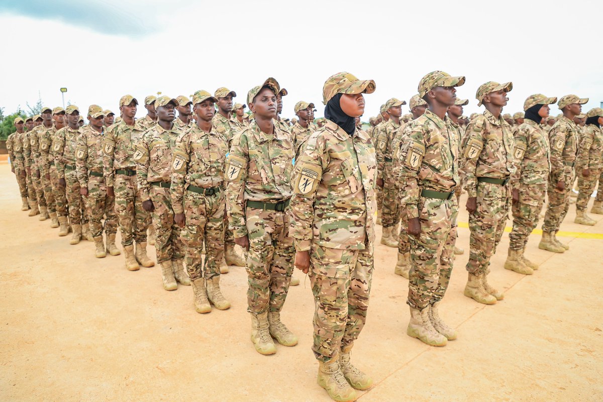 MoDSomaliya's tweet photo. The Prime Minister of the Federal Government of Somalia, H.E. Hamza Abdi Barre, accompanied by the Minister of Defence, H.E. Ahmed Moallim Fiqi, and the Commander of the Somali National Armed Forces, Brigadier General Ibrahim Mohamed Mohamud, today presided over the graduation of the 12th cohort of the 16th Danab Commando Brigade of the Somali National Armed Forces.

Read the full statement on: https://t.co/aAD2SVQINH