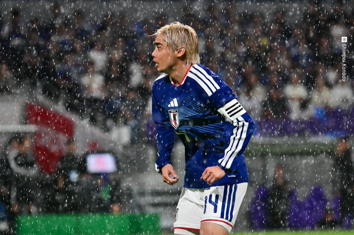 SoccerKingJP's tweet photo. 𝐓𝐡𝐞 𝐀𝐬𝐬𝐢𝐬𝐭 𝐊𝐢𝐧𝐠 🇯🇵🎯⚡️#伊東純也

📸@kanadashimpei https://t.co/kEAcjj5TLH